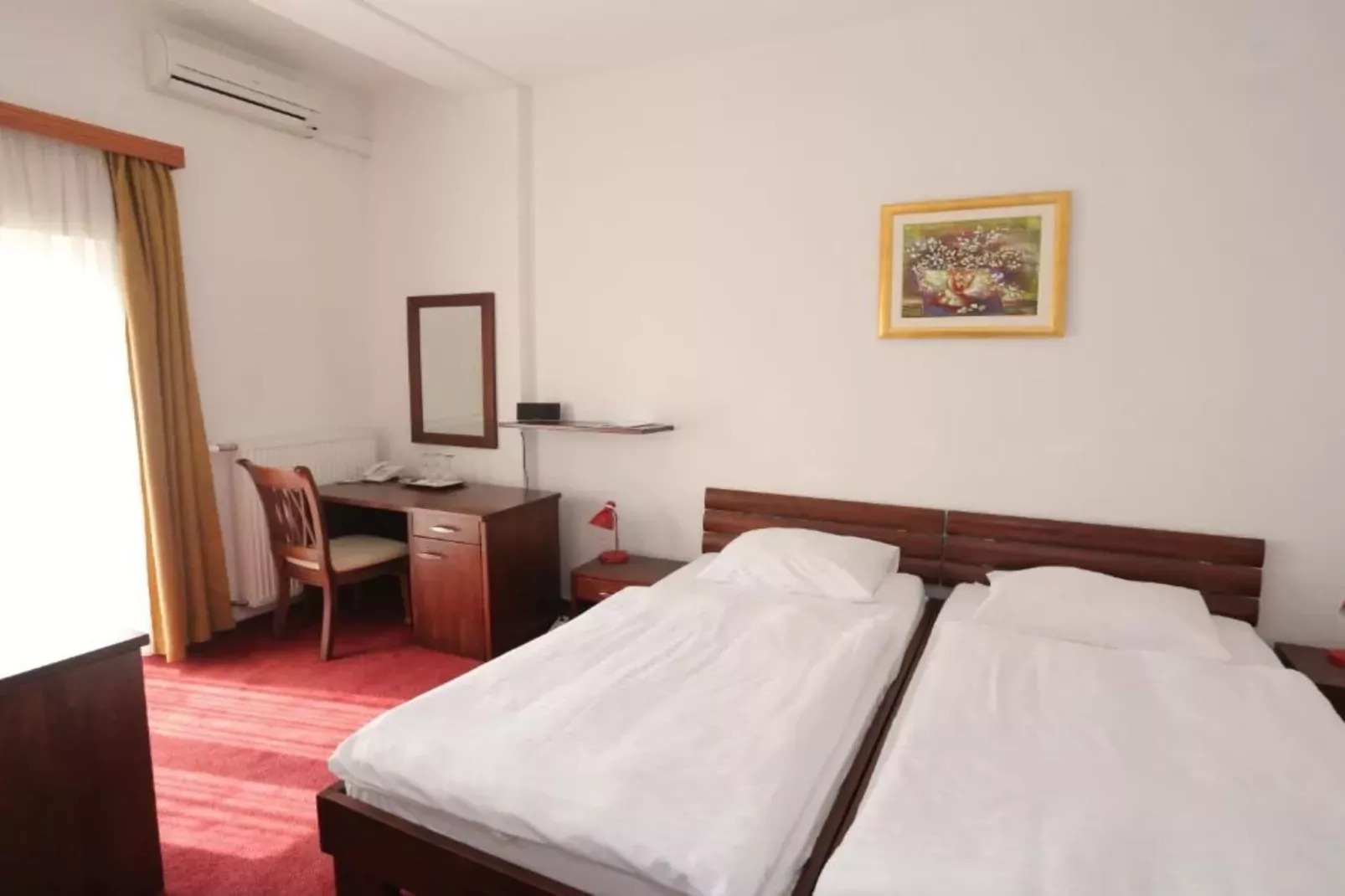 Hotel Orion - Triple Room with Mountain View-Slaapkamer