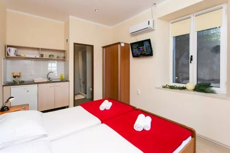 Villa Iveta- Twin Room with Sea View - Martina-Slaapkamer