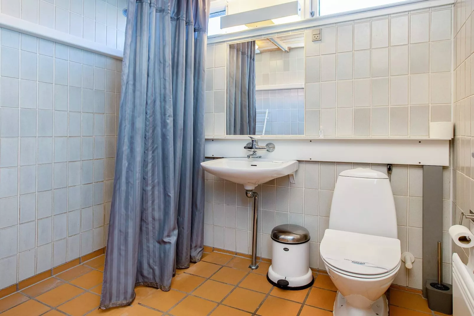 3 room, close to the sea/dike-Binnen