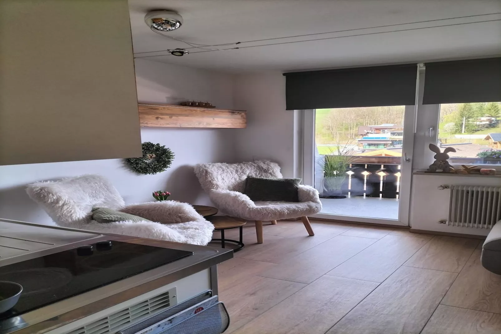 Apartment Urchen-Woonkamer