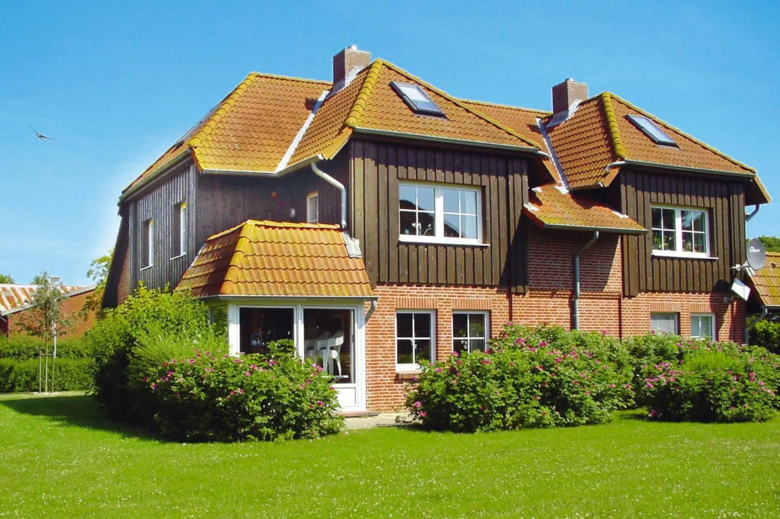 4-Raum über 2 Etagen / 105 m² / W 56b DG 4 P-Buitenkant zomer