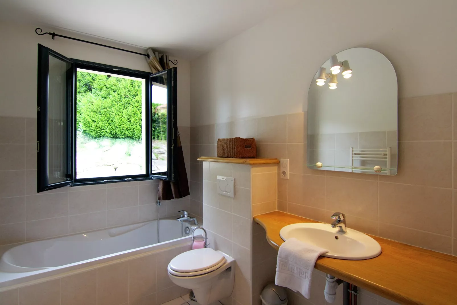 La Petite Tour-Badkamer