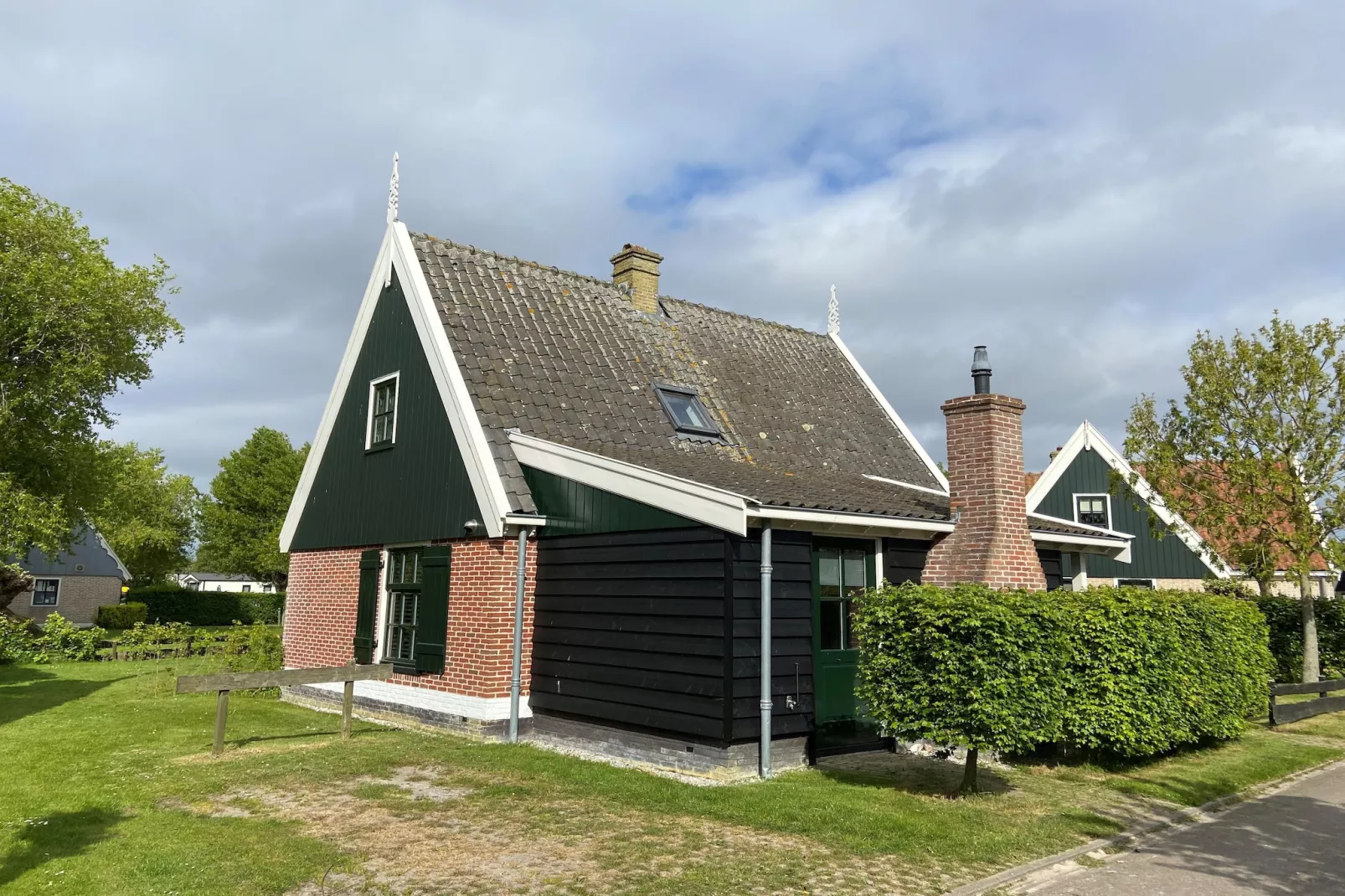 Recreatiepark Wiringherlant - Villa 14-Buitenkant zomer