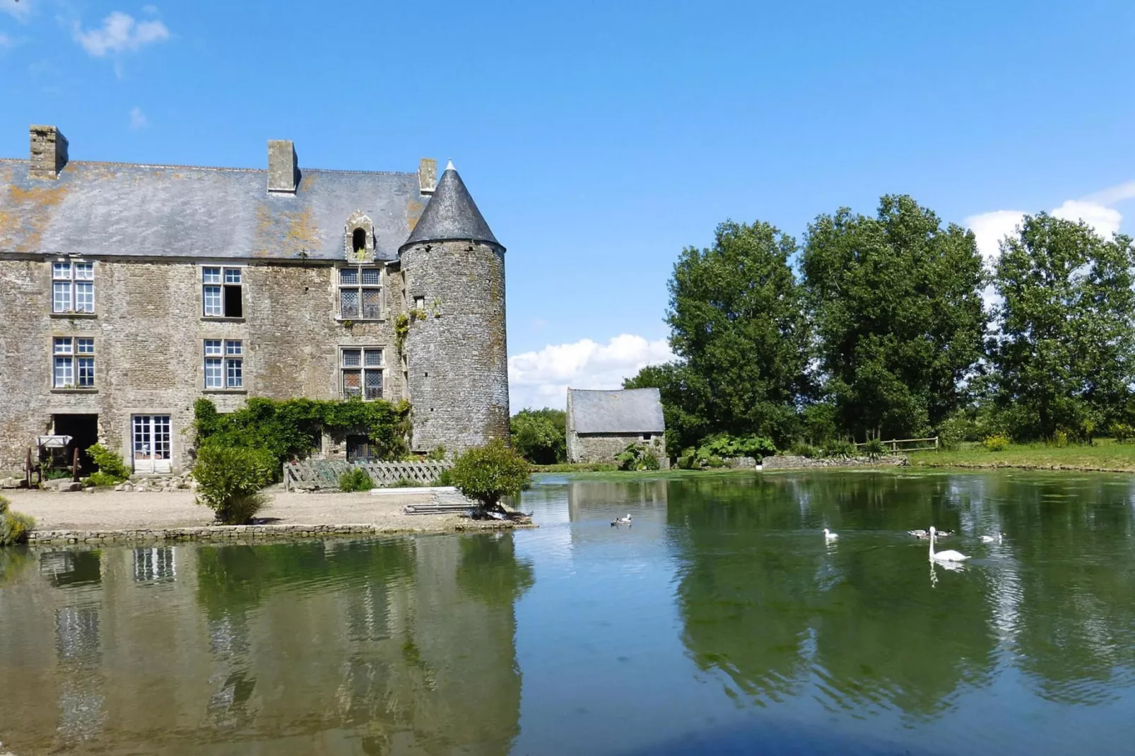 Semi-detached house, Saint-Lô-d'Ourville-Manoir-Buitenkant zomer