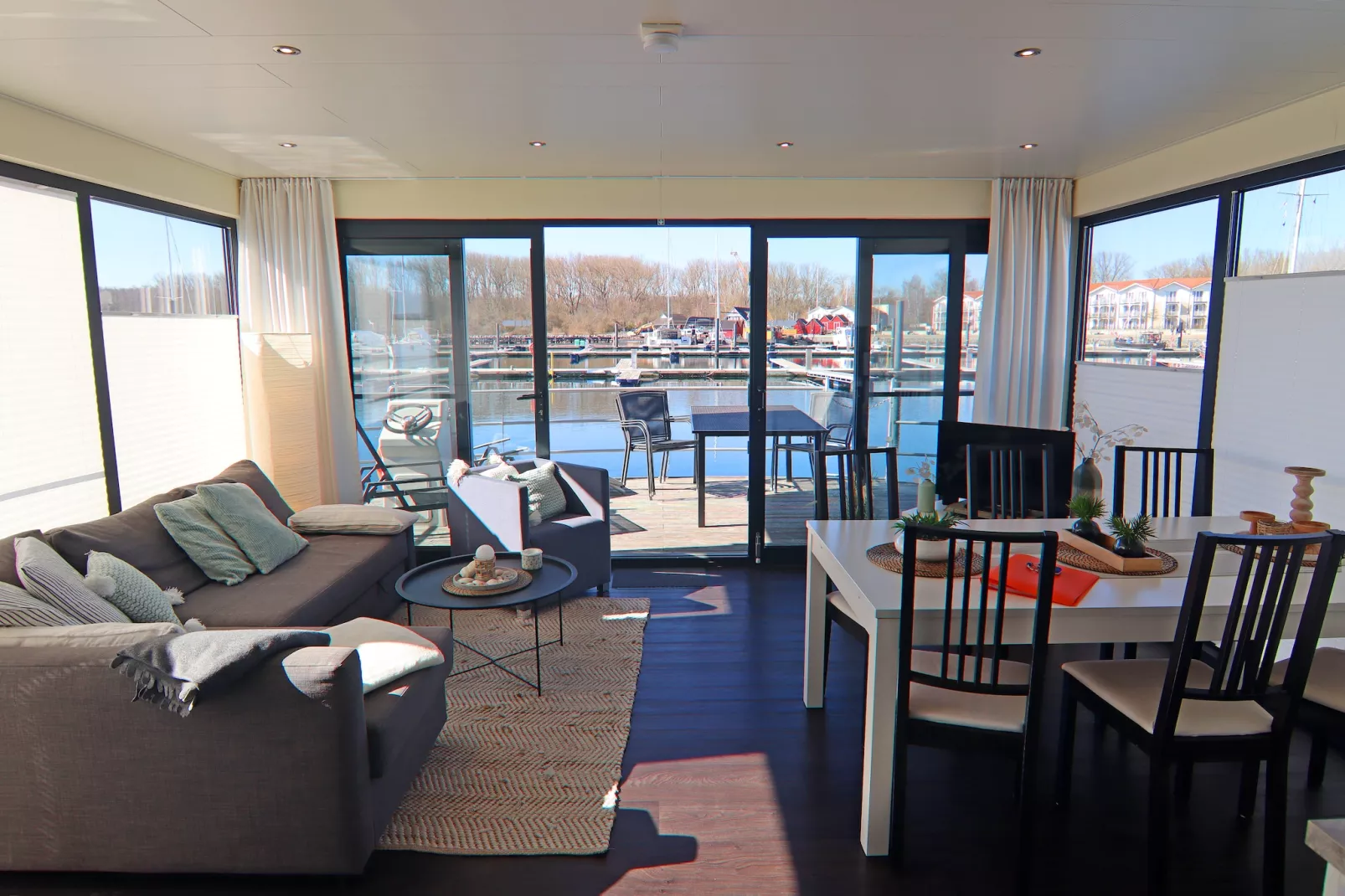 Hausboot Family & Friends LP 3 / 4 Personen-Woonkamer