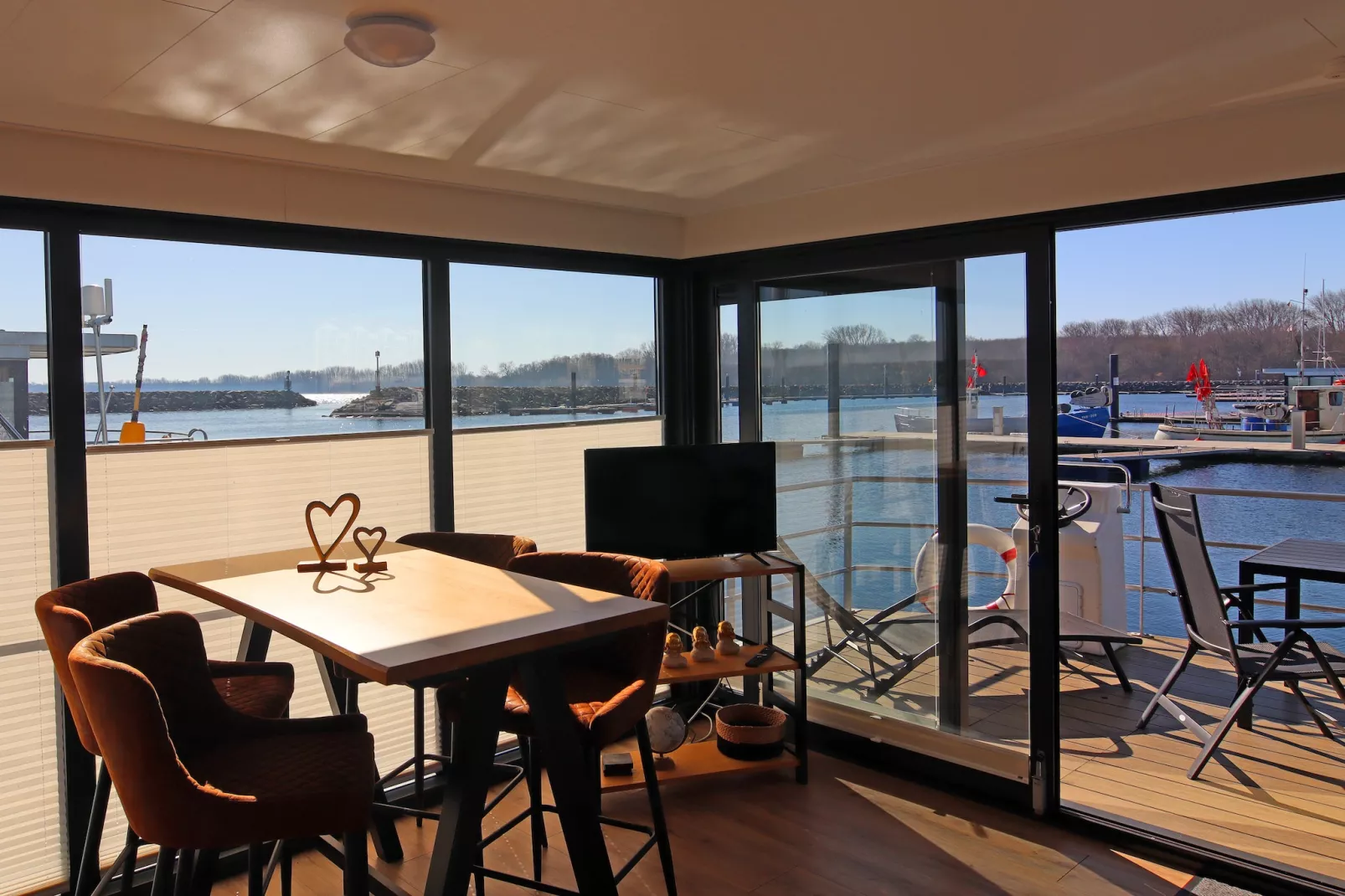 Hausboot Family & Friends mit Hund LP 10 / 1-2 Personen-Woonkamer