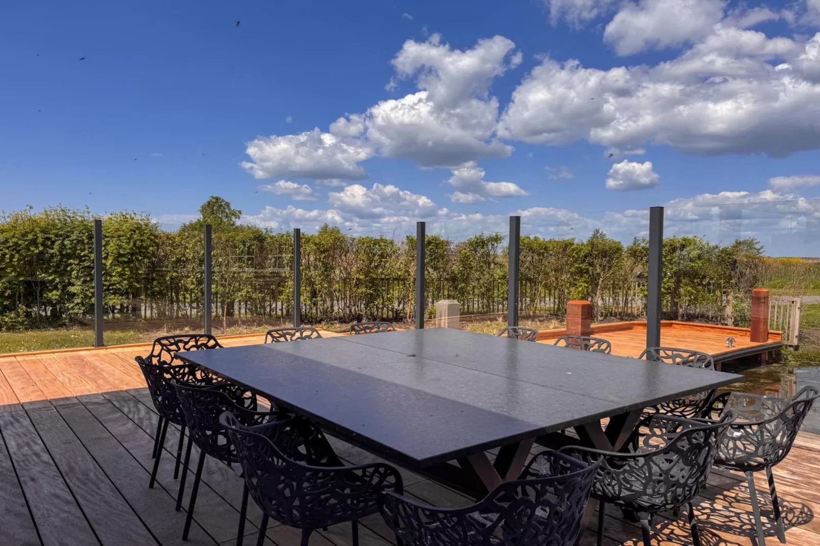 Friese Meren Villa's 21-Terrasbalkon
