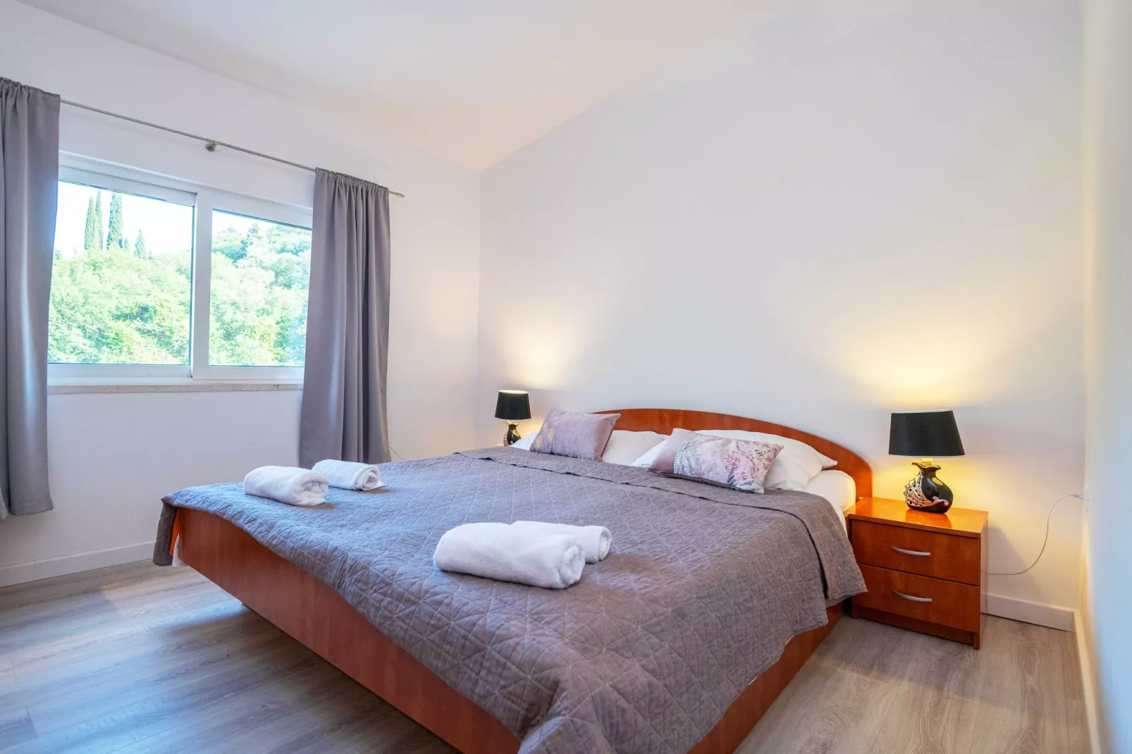 Apartments Azzurro- One Bedroom Apartment with Terrace and Hot Tub ( Azzurro II-gornji)-Slaapkamer