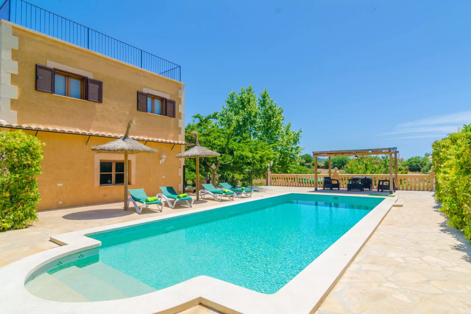 Sa Cova (cova De Rotana)-Buitenkant zomer