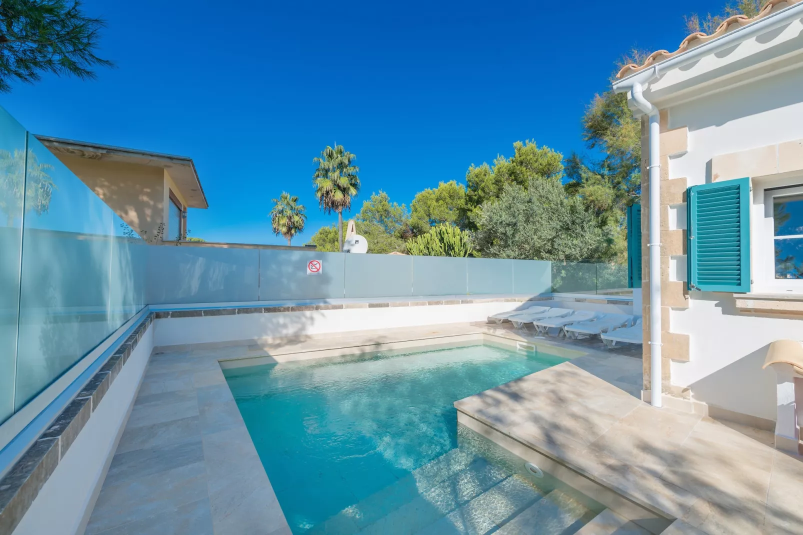 Villa Herdain-Image-tags.