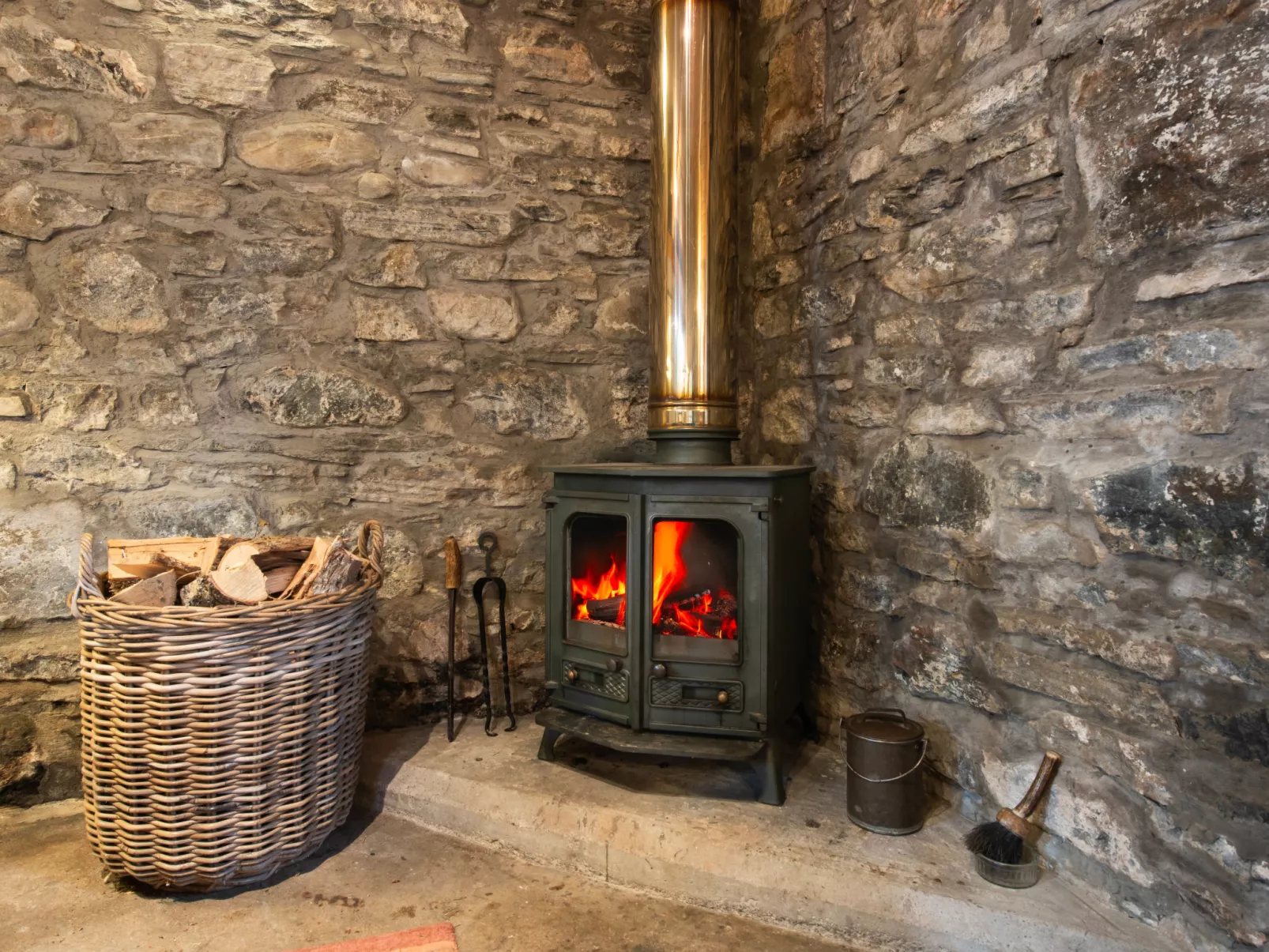 The Romantic Bothy-Binnen