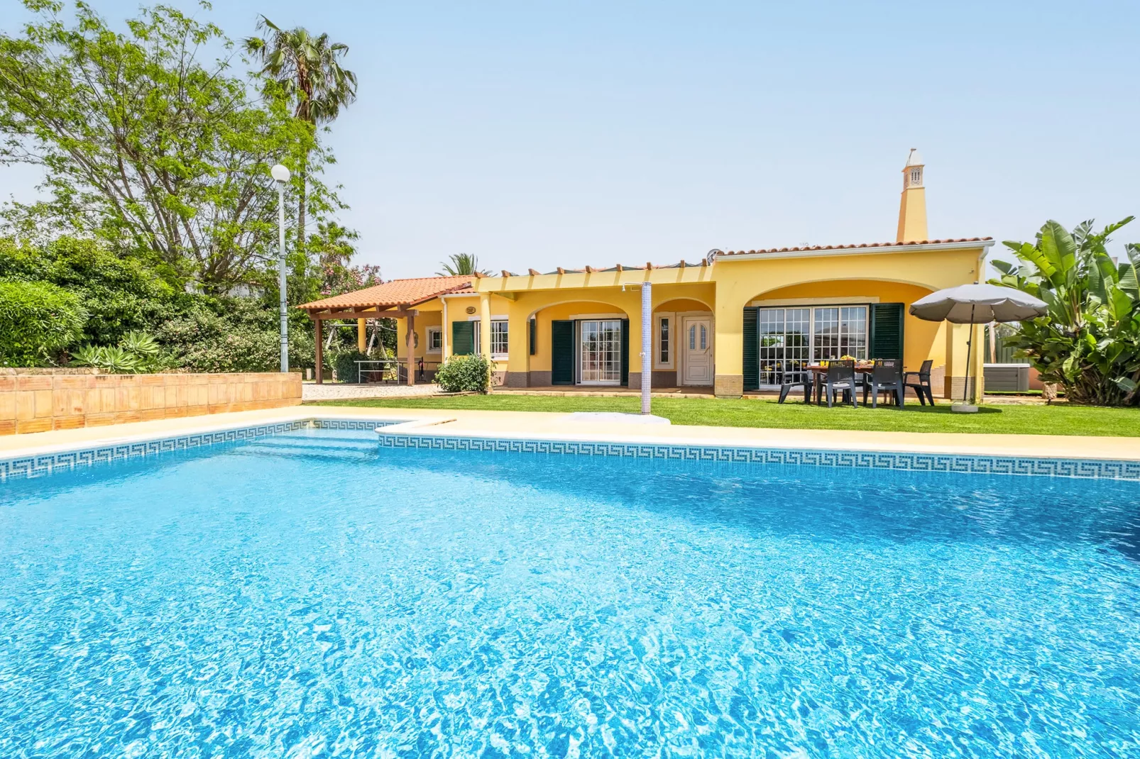 Villa Bali-Buitenkant zomer