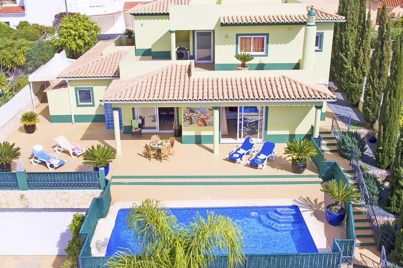 Villa Saint Thomas-Buitenkant zomer