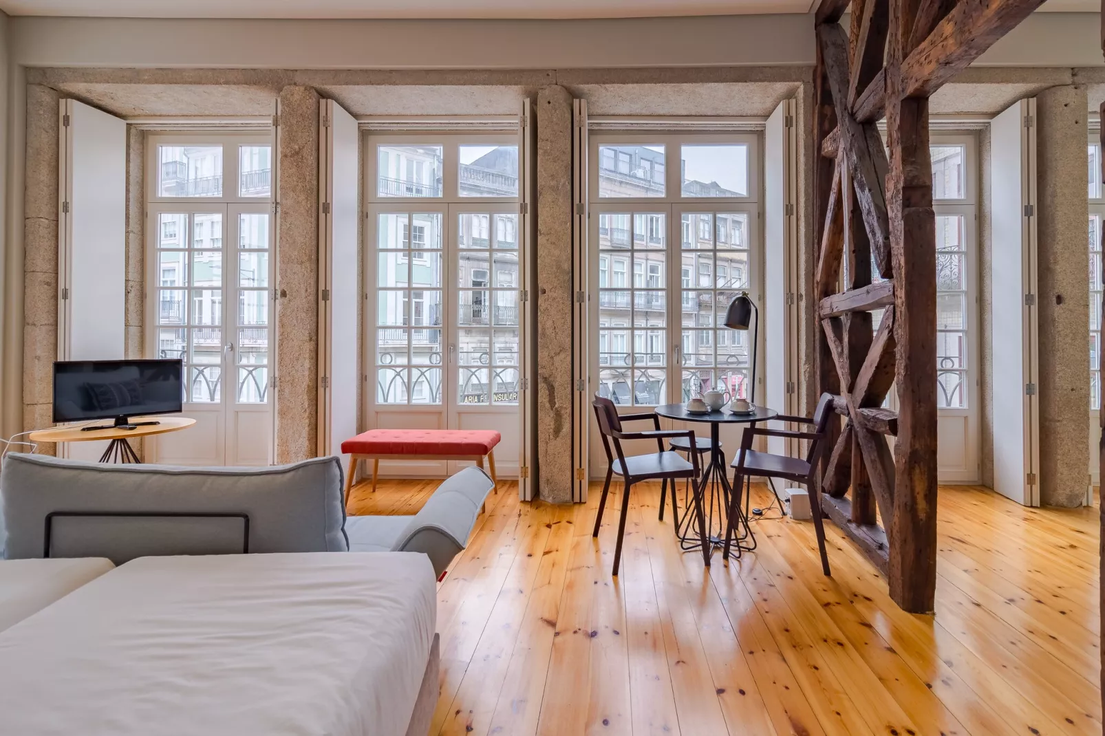 YOUROPO - City Center 2-Woonkamer