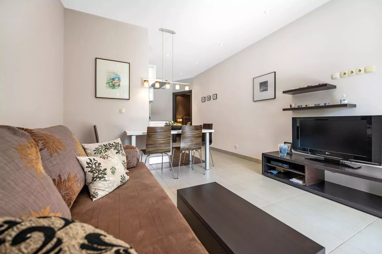Blanka N2 - Shared Jacuzzi, Magical Garden-Woonkamer