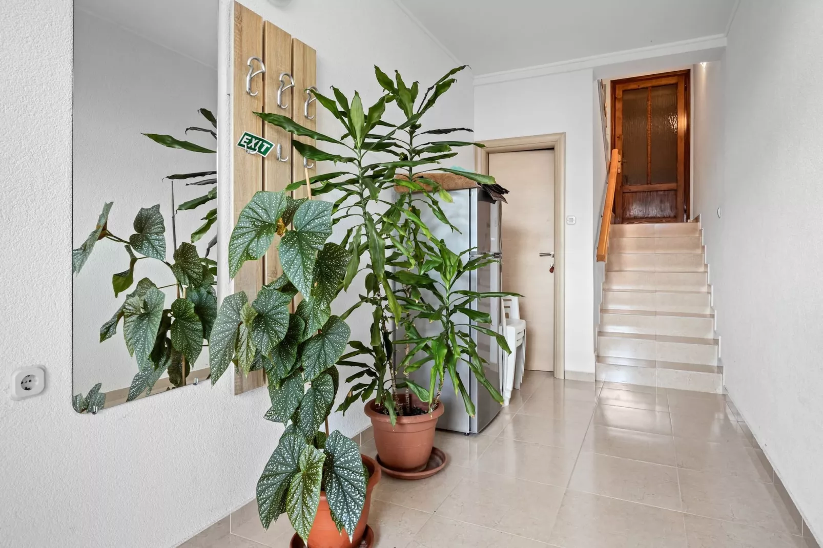 Apartments Jurica - Studio with Sea View-Overloop