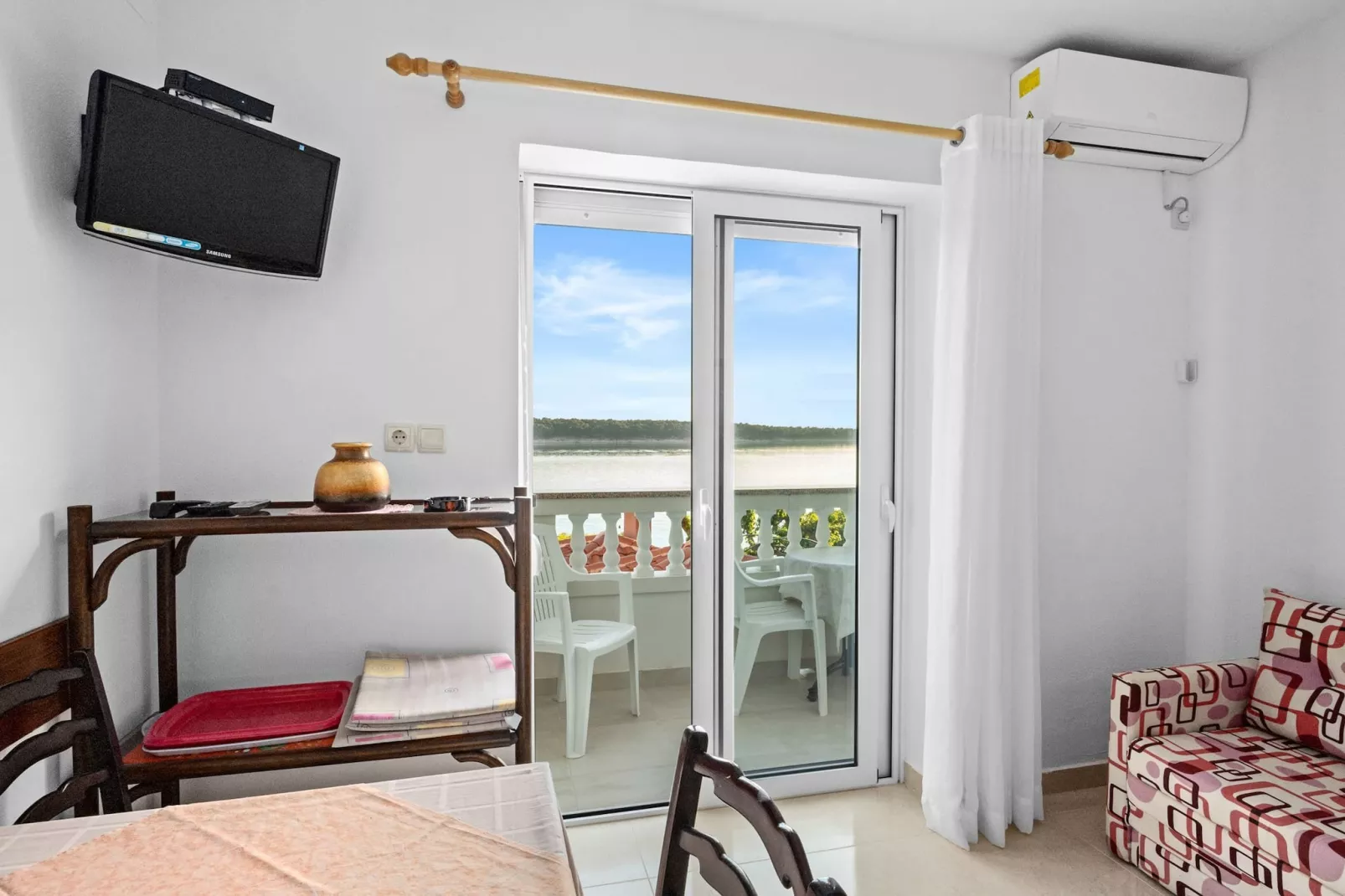 Apartments Jurica - Apt Petra with Sea View-Woonkamer