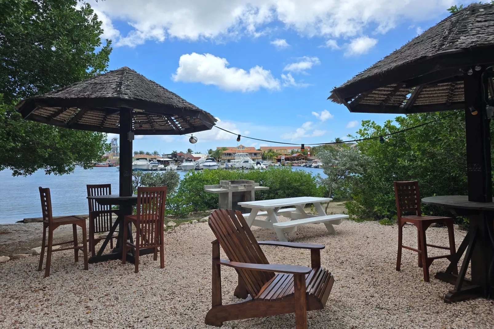 Spanish Water Apartment-Tuinen zomer