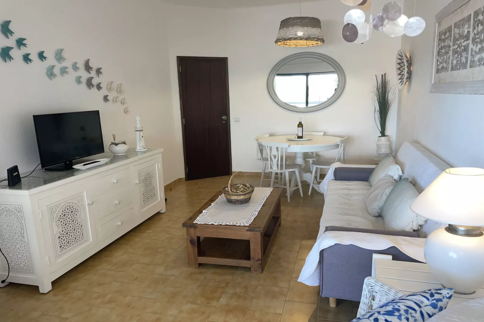 Casa Bacalhau (apartment near Benagil Beach)-Woonkamer