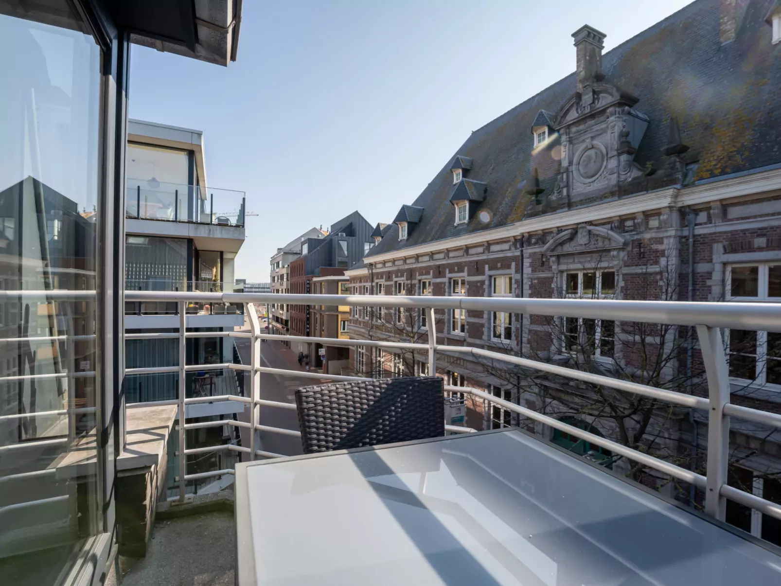 Littoral with two balconies-Buiten