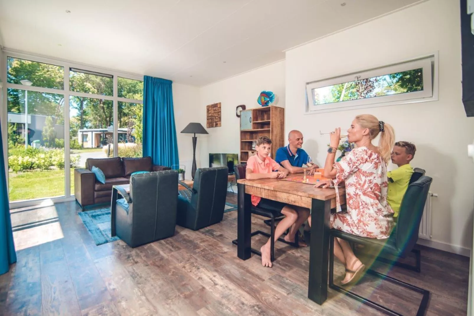 Holiday Villa | 2 - 4 people-Eetkamer