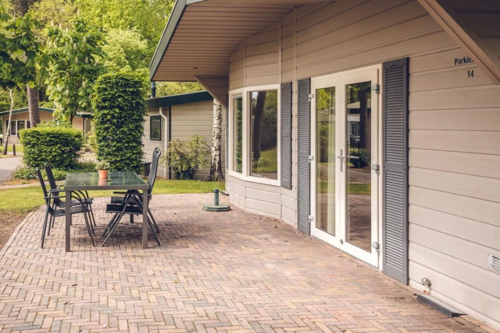 Bungalow Chalet+ | 2 - 4 people-Terrasbalkon