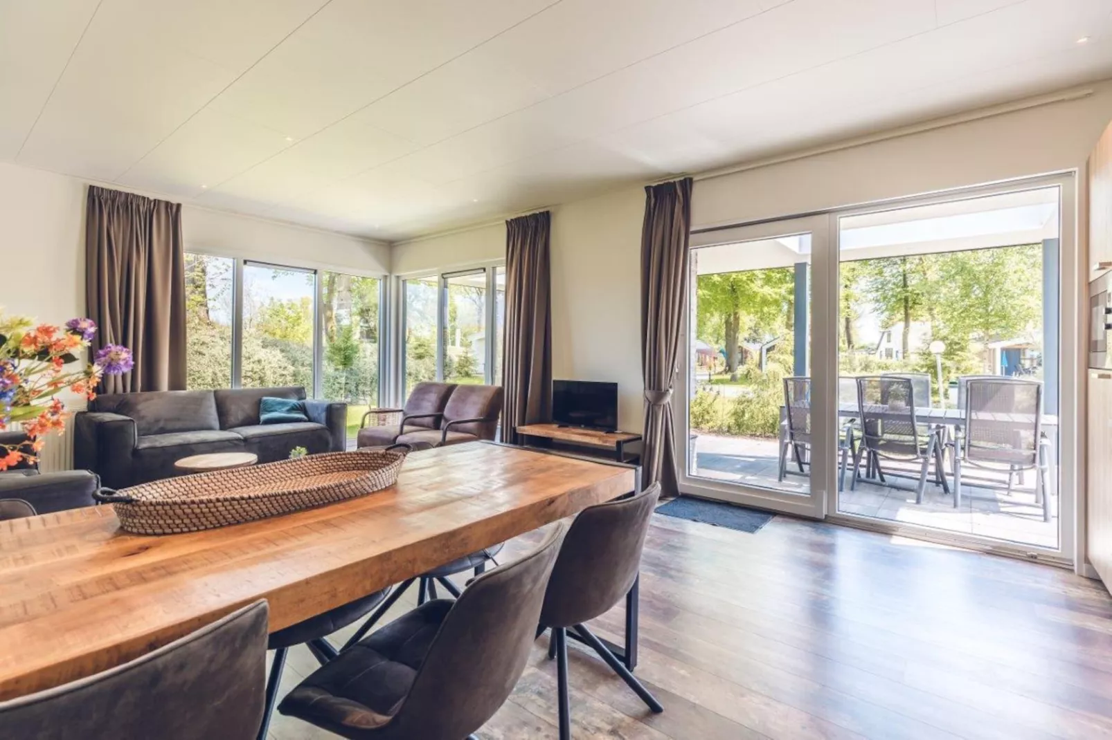 Holiday Villa | 2 - 6 people-Eetkamer