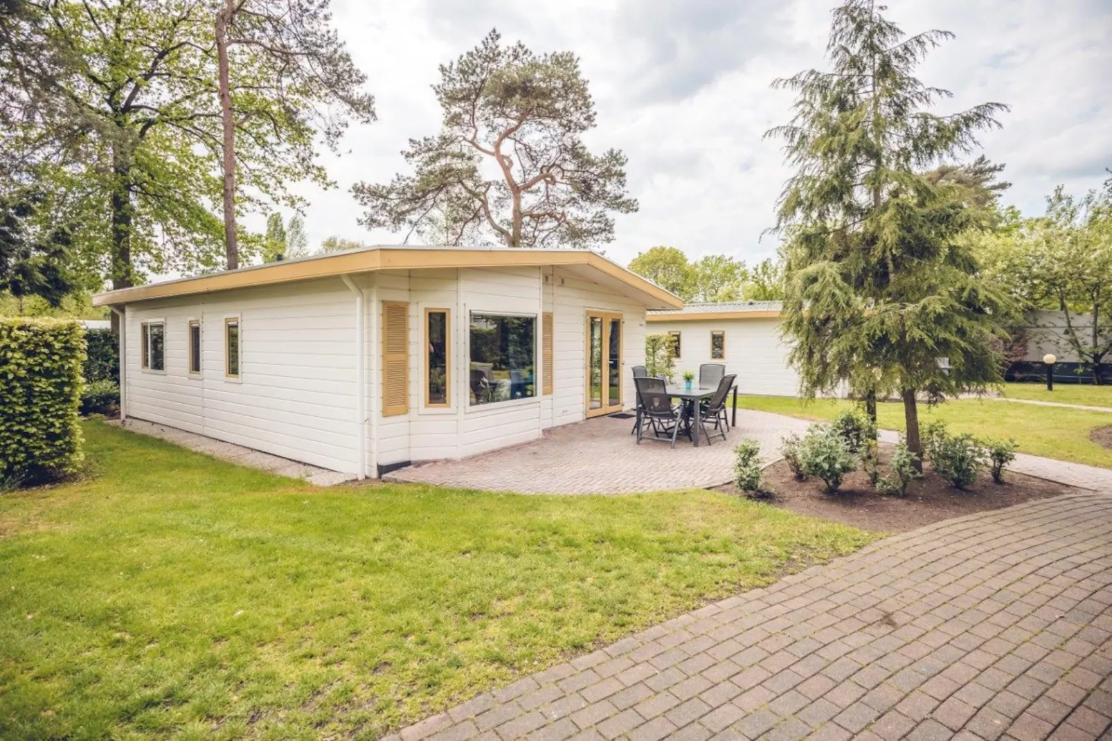 Bungalow Chalet+ | 2 - 6 people-Terrasbalkon