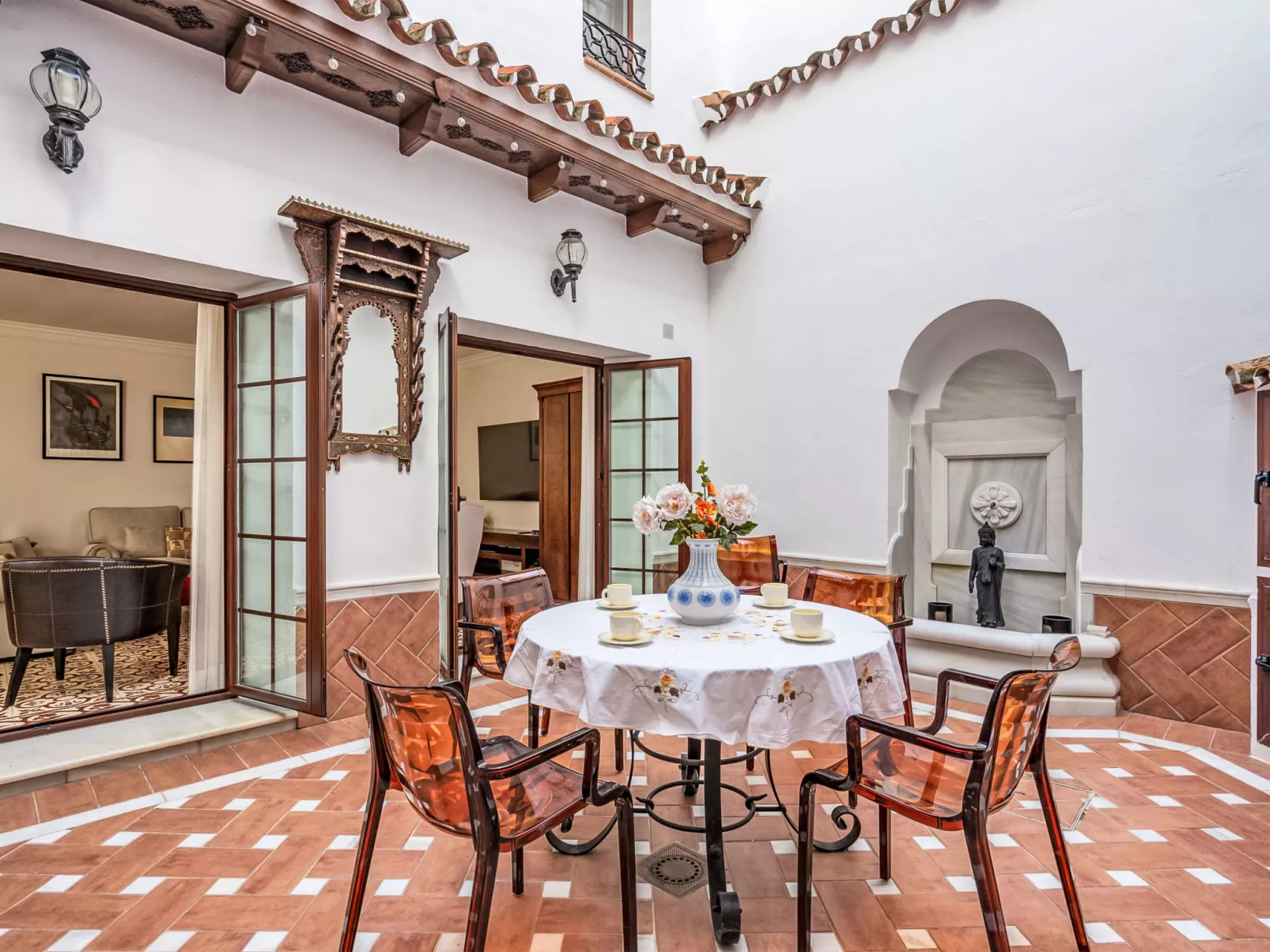 El patio de Lazaro-Buiten