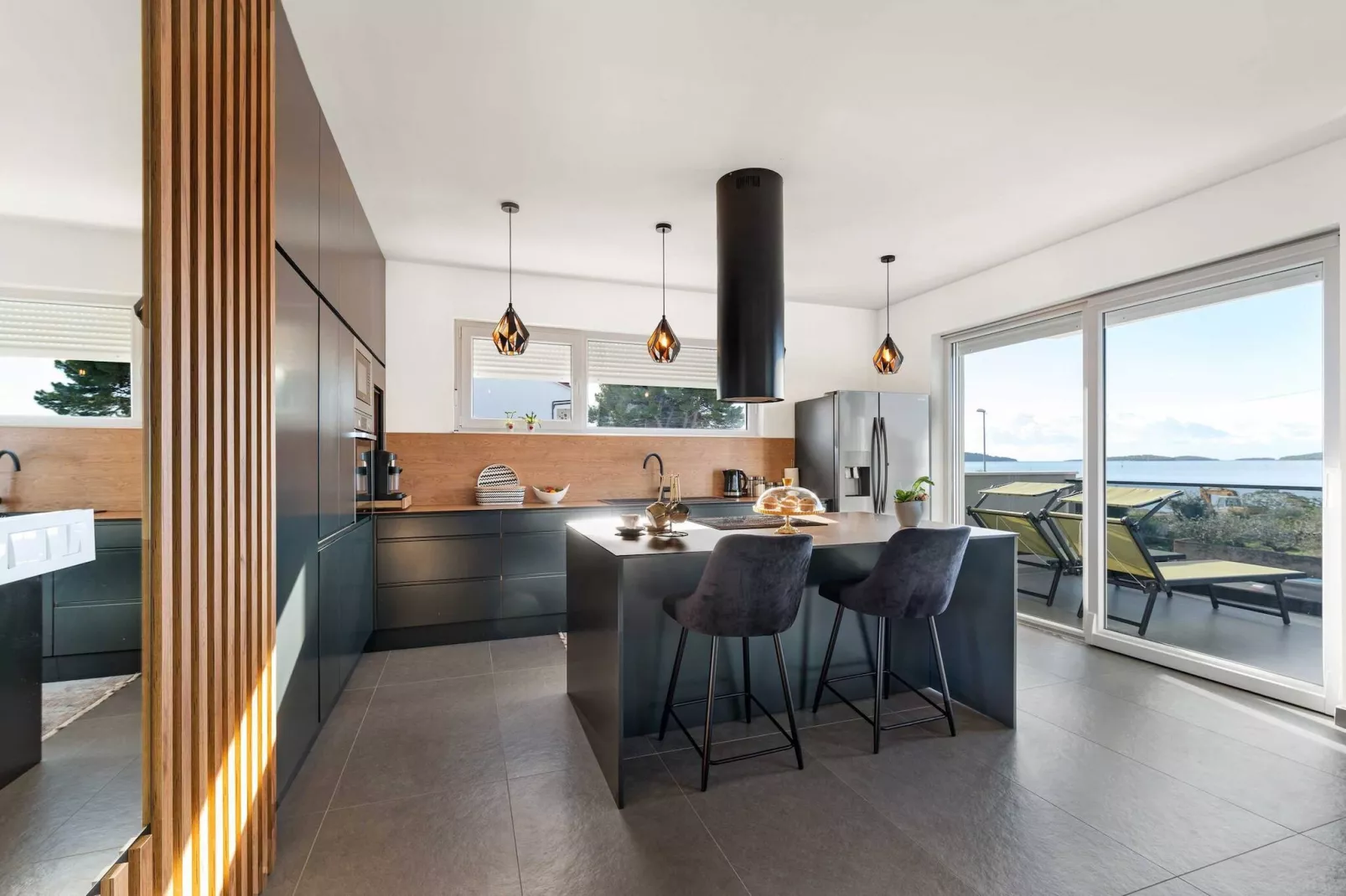 Apartments Velic - Three bedroom apartment C-Eetkamer