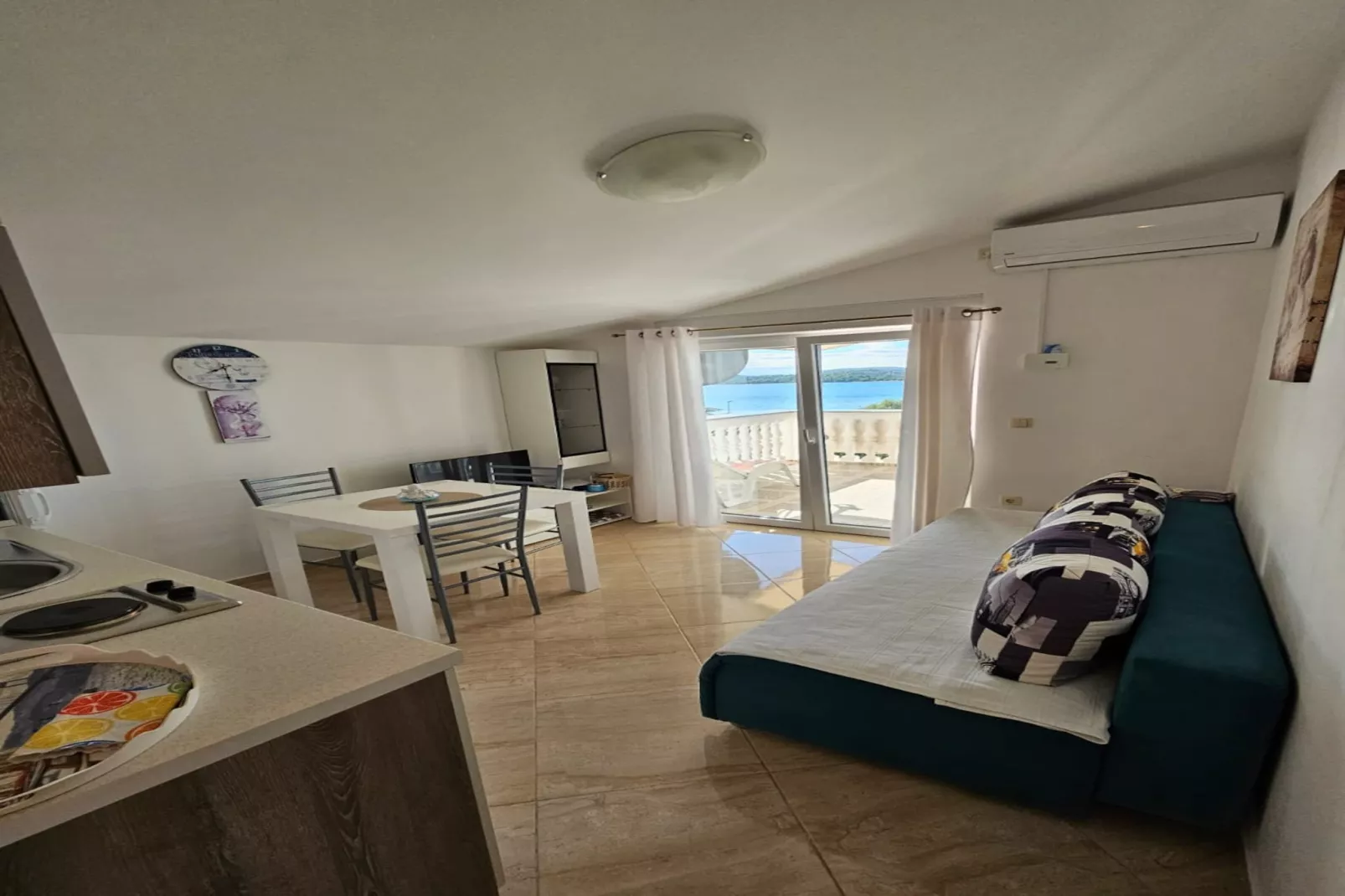 Apartments Olga - two bedroom apartment A4-Woonkamer
