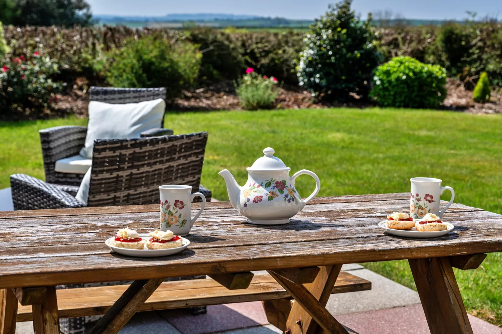 Cutkieve Farm Cottage-Tuinen zomer