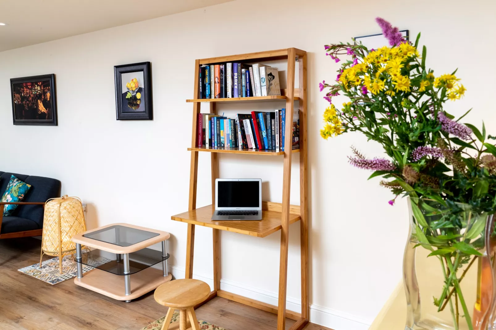 Number Seven-Woonkamer