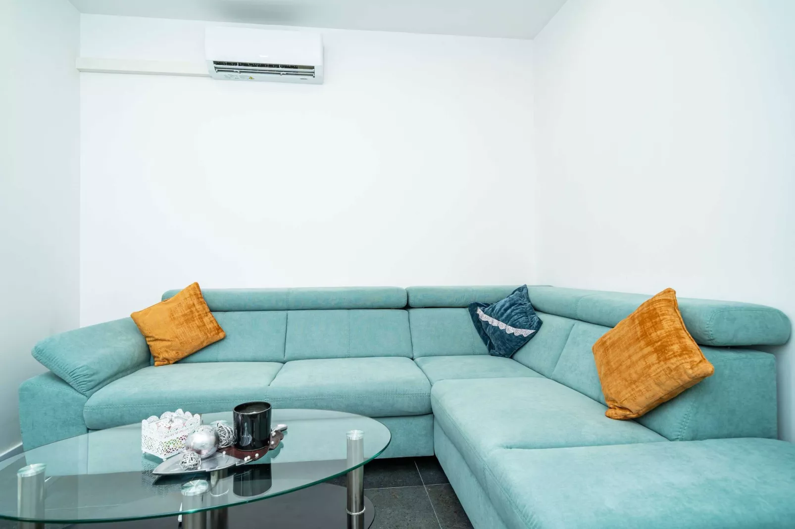 Apartments Dub - One-Bedroom Apartment  (no.4)-Woonkamer