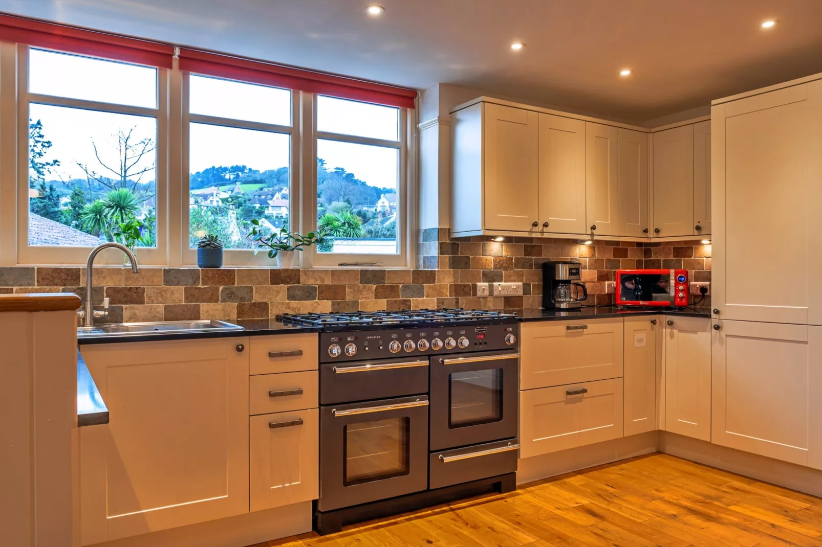 Lower School Cottages-Keuken