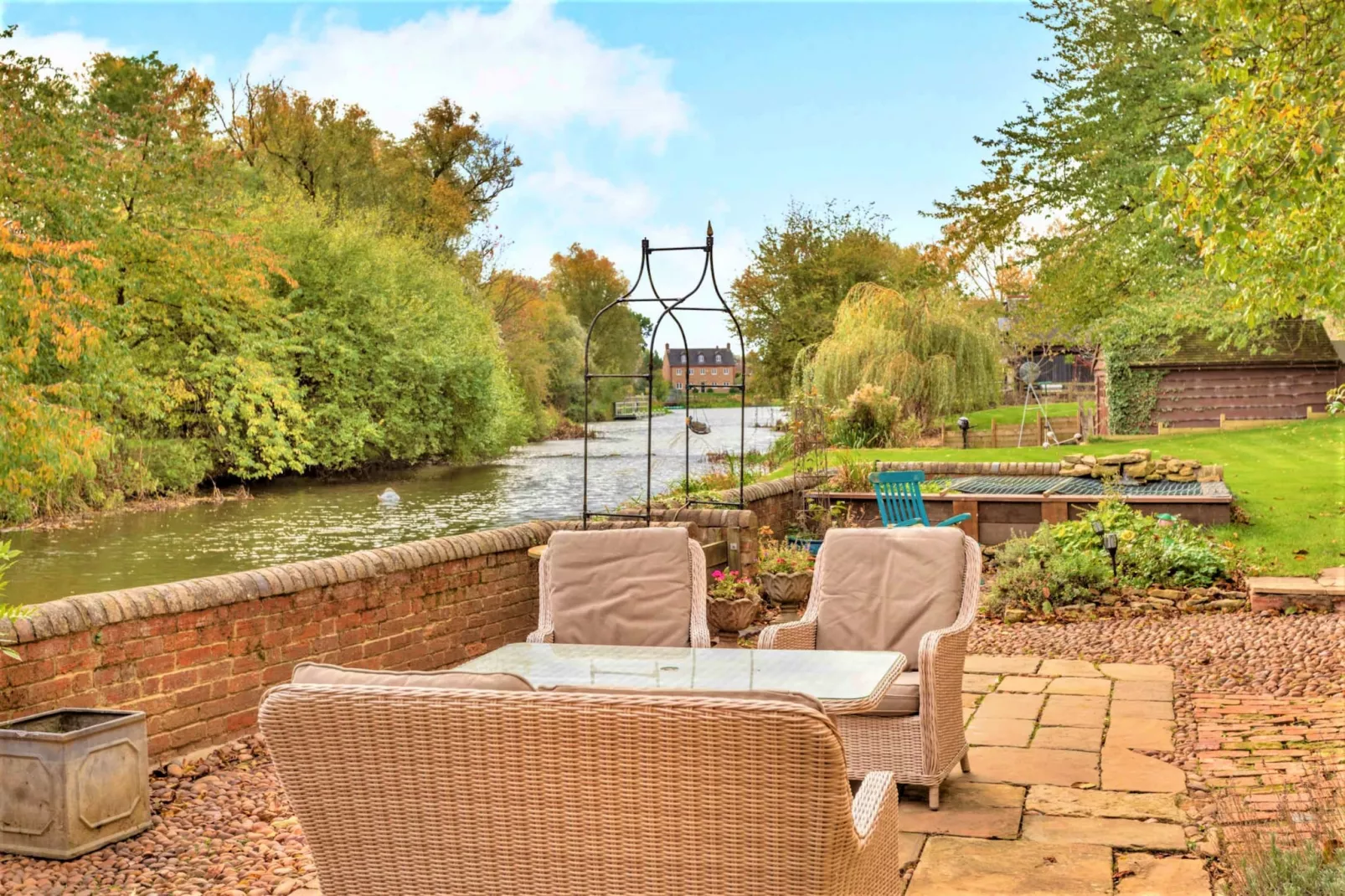 Islip Mill House - Beautiful Riverside Home-Buitenlucht