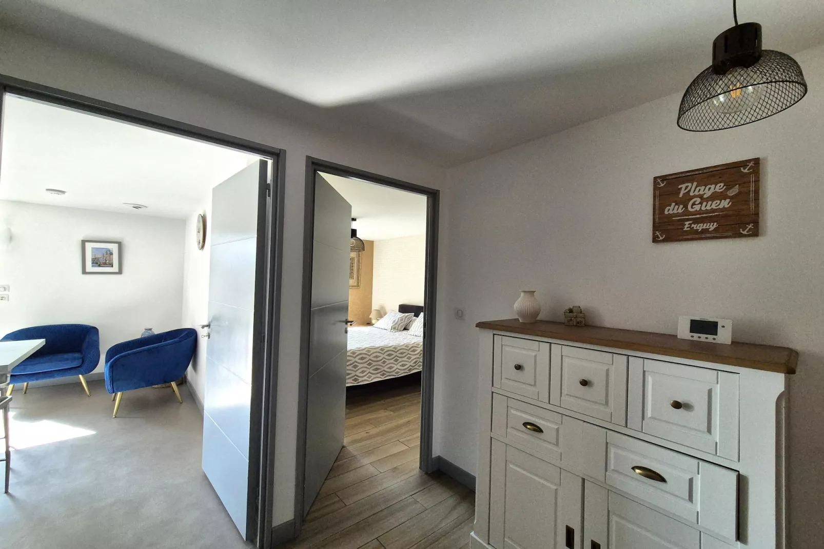 Joli rez-de-jardin avec terrasse sud plage 800 m-Overloop