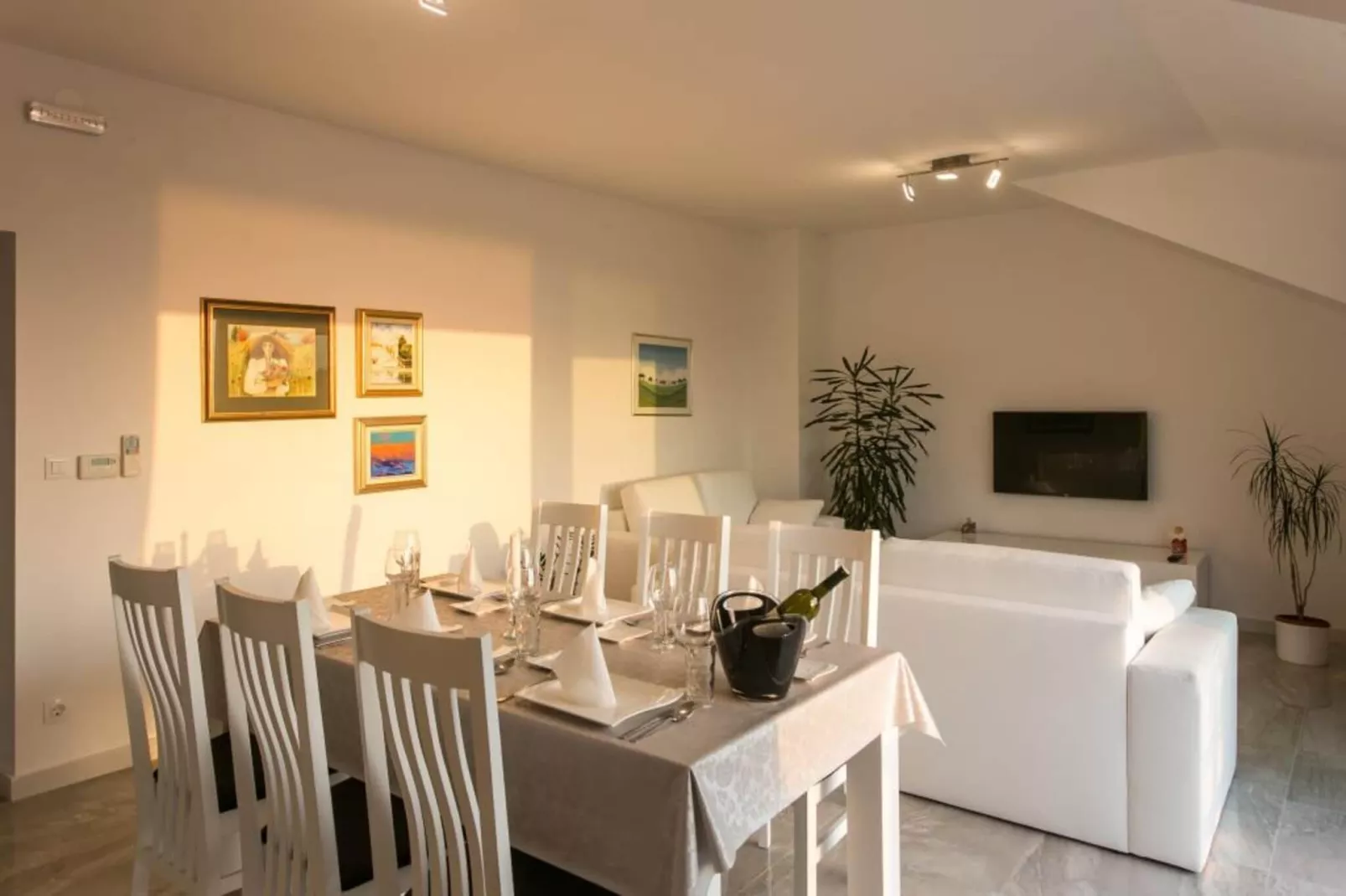 Apartments Villa Dubrovnik - Three Bedroom Apartment - Penthouse with Hot Tub-Eetkamer