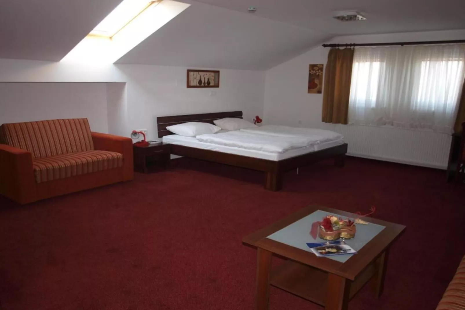 Hotel Orion - Triple Room with Terrace-Slaapkamer