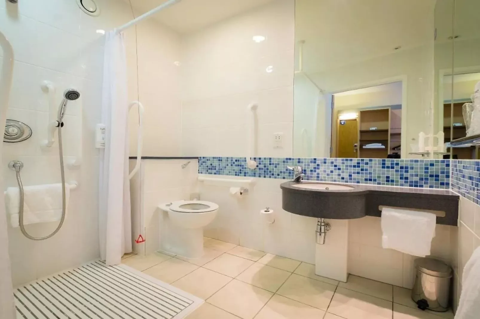 Brentwood Aberdeen  Deluxe Single-Badkamer