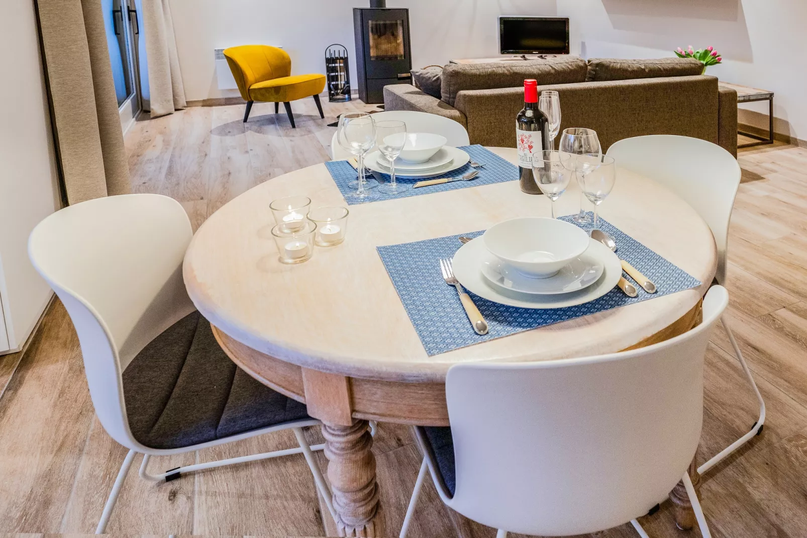 Charme des Chenets-Eetkamer