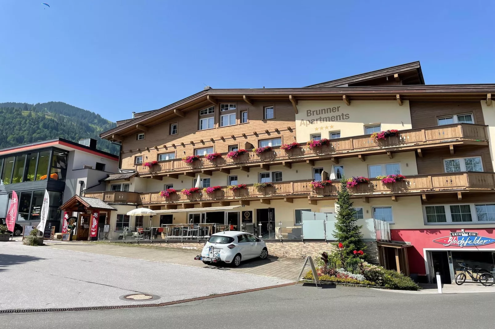Brunner Apartments-Buitenkant zomer