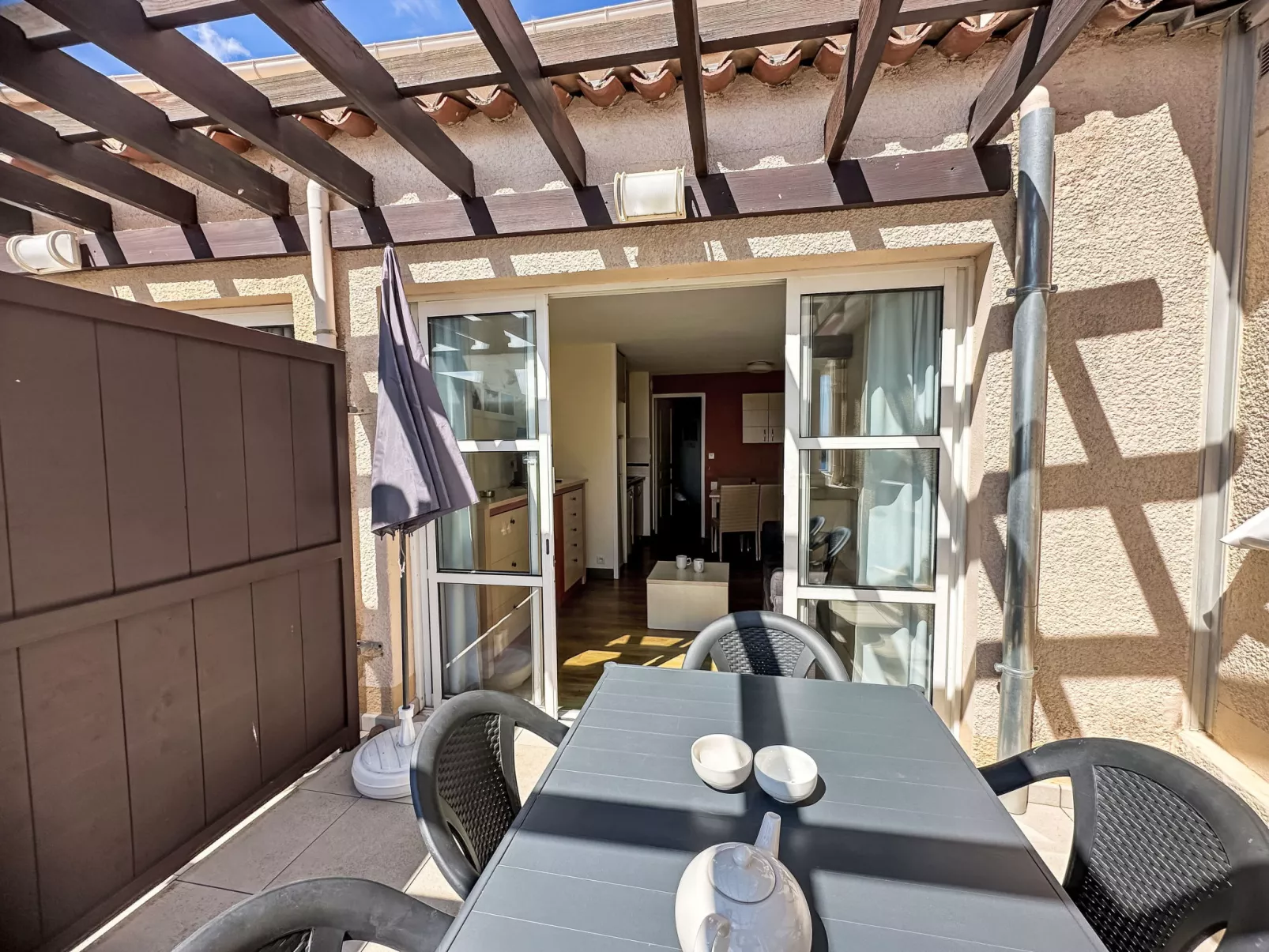 Le Village (E1 309)-Buiten