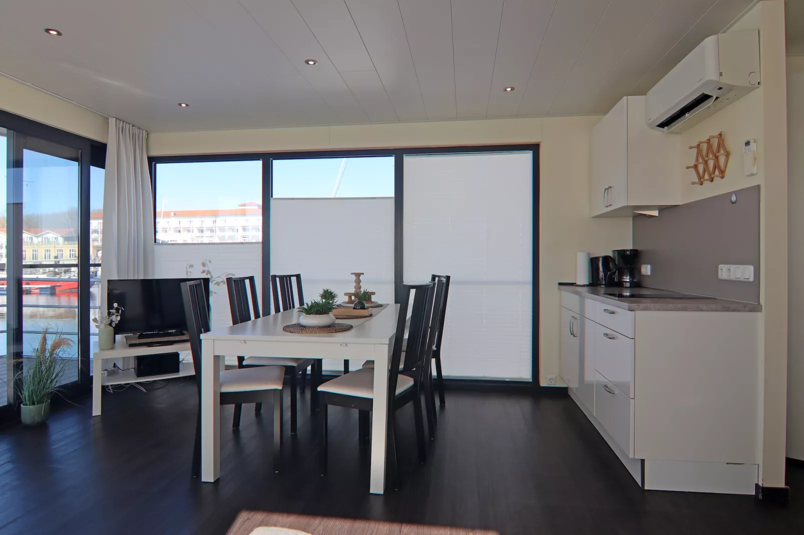 Hausboot Family & Friends LP 3 / 4 Personen-Eetkamer