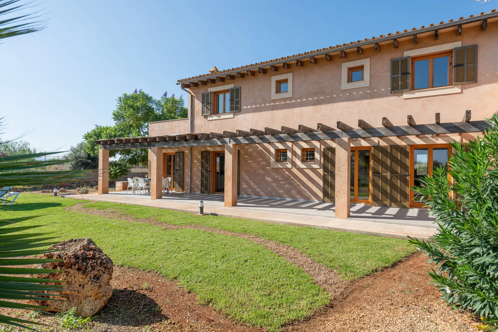 Es Regalo (pÉrgola)-Buitenkant zomer