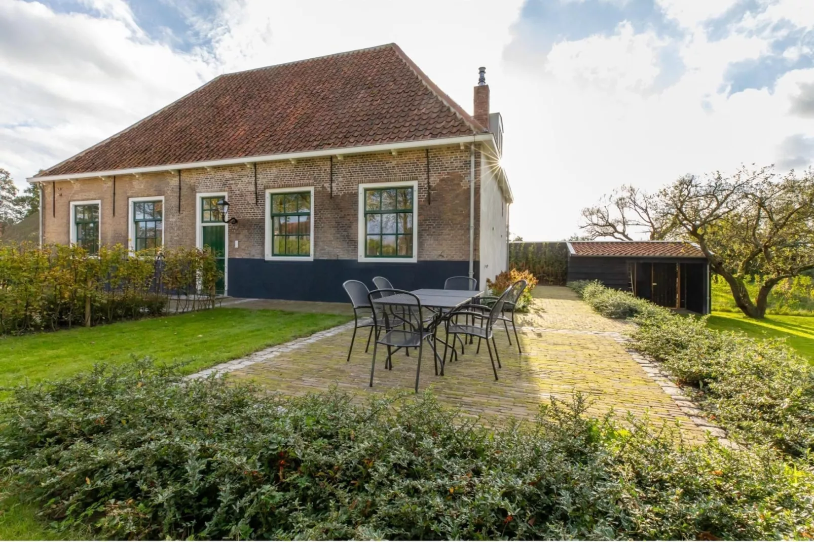Vakantiehuis 'Boerderij Molenhof' - Stationsweg 5  Heinkenszand-Buitenkant zomer