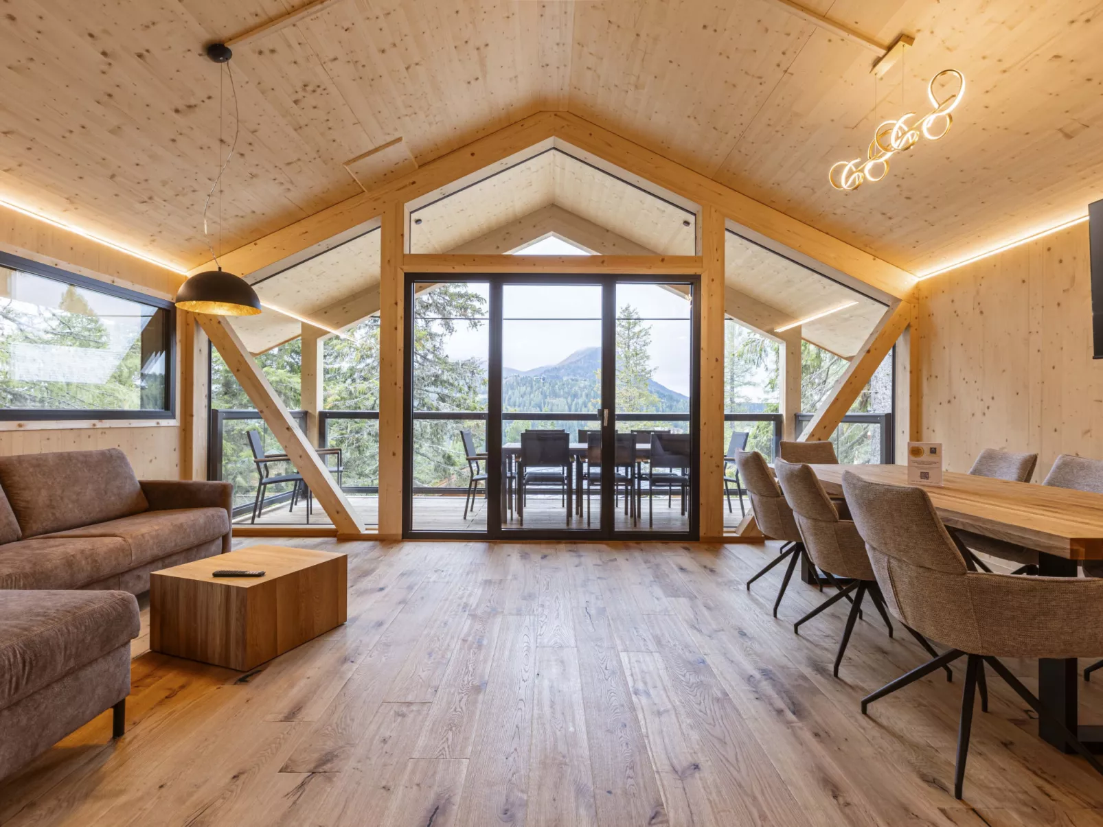 Superior #10 mit Sauna & Hot Tub-Binnen