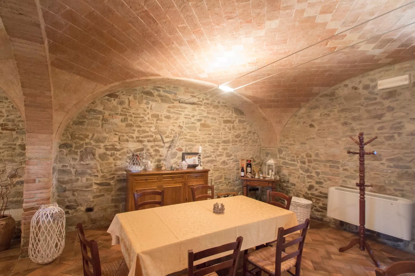 Villa Montecucco-Eetkamer