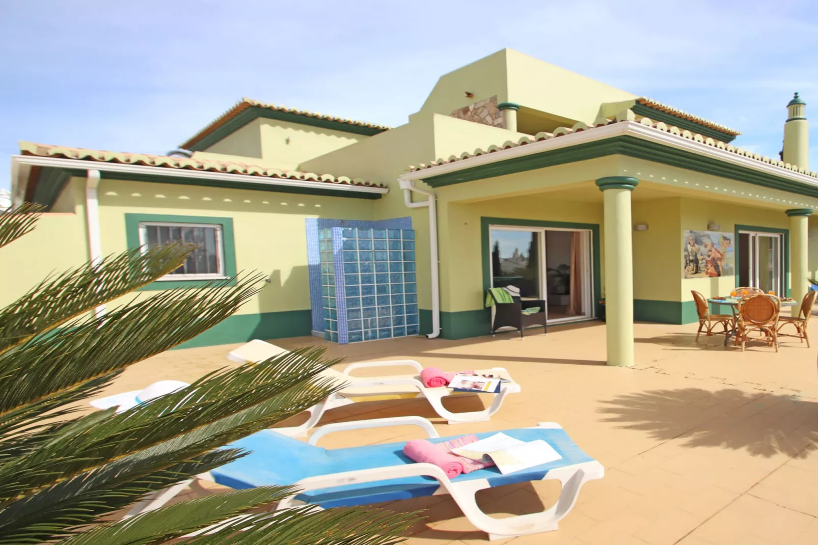 Villa Saint Thomas-Buitenkant zomer