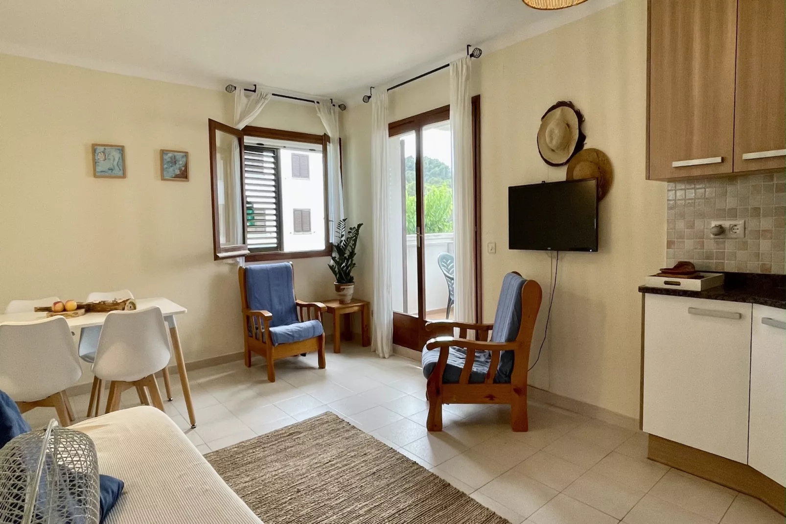 CALA MONTGO 25-Woonkamer